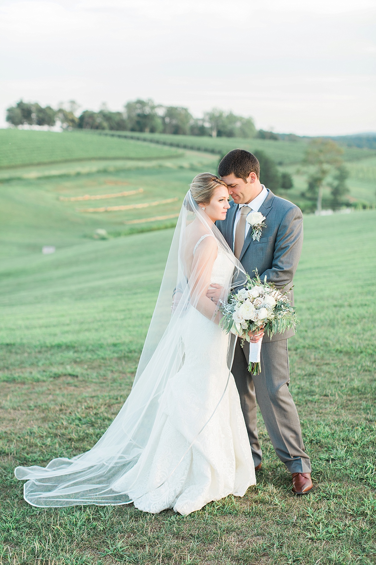 Blush & gray organic Stone Tower Winery wedding | Abby Grace