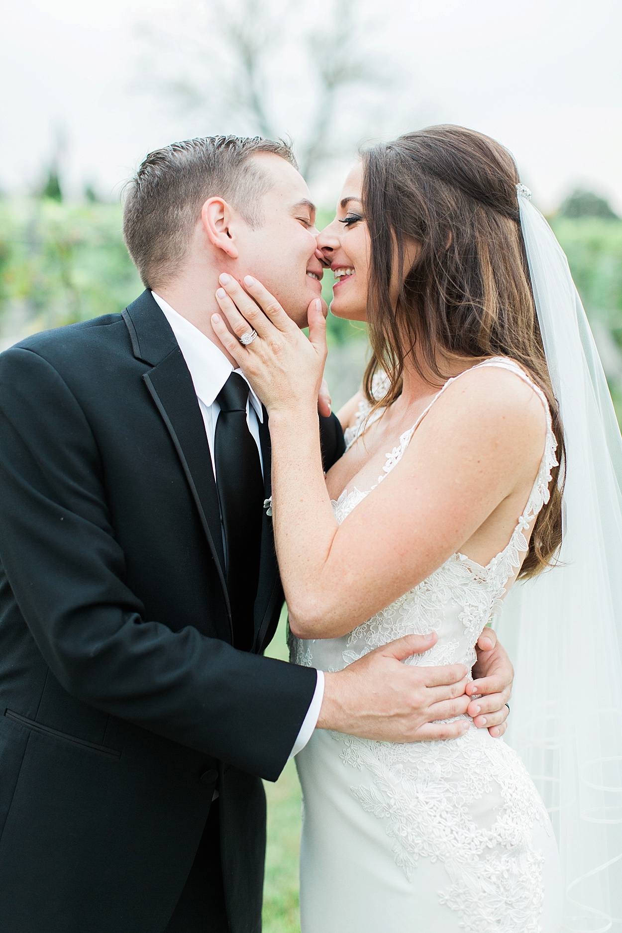 Champagne + merlot Virginia winery wedding at Morais Vineyard | photography by Abby Grace