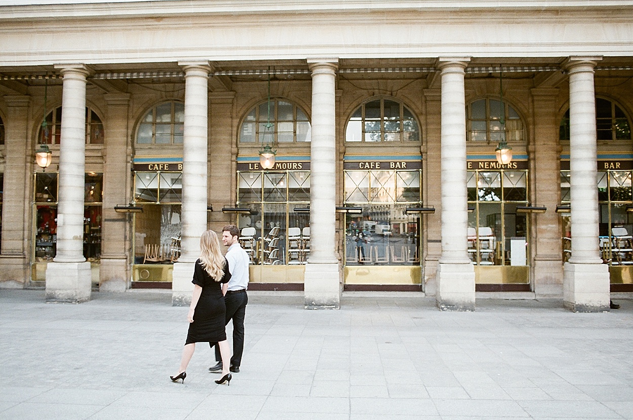 romantic Paris, France portraits at Musée du Louvre | Abby Grace Photography