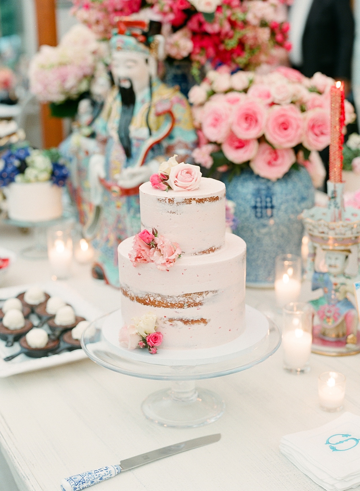 Chinoiserie & color floral private estate wedding | photo by Abby Grace 