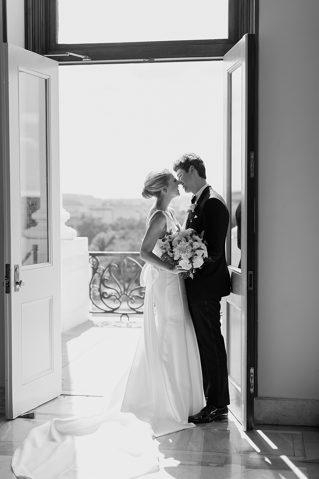 Speaker's balcony wedding portraits at the US Capitol | Abby Grace Photography