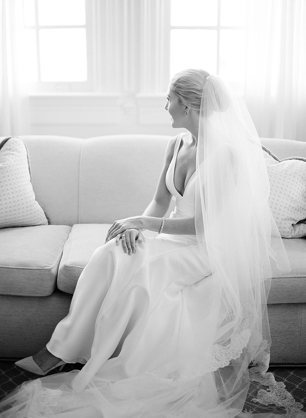 Stylish DC wedding at DAR | Abby Grace Photography