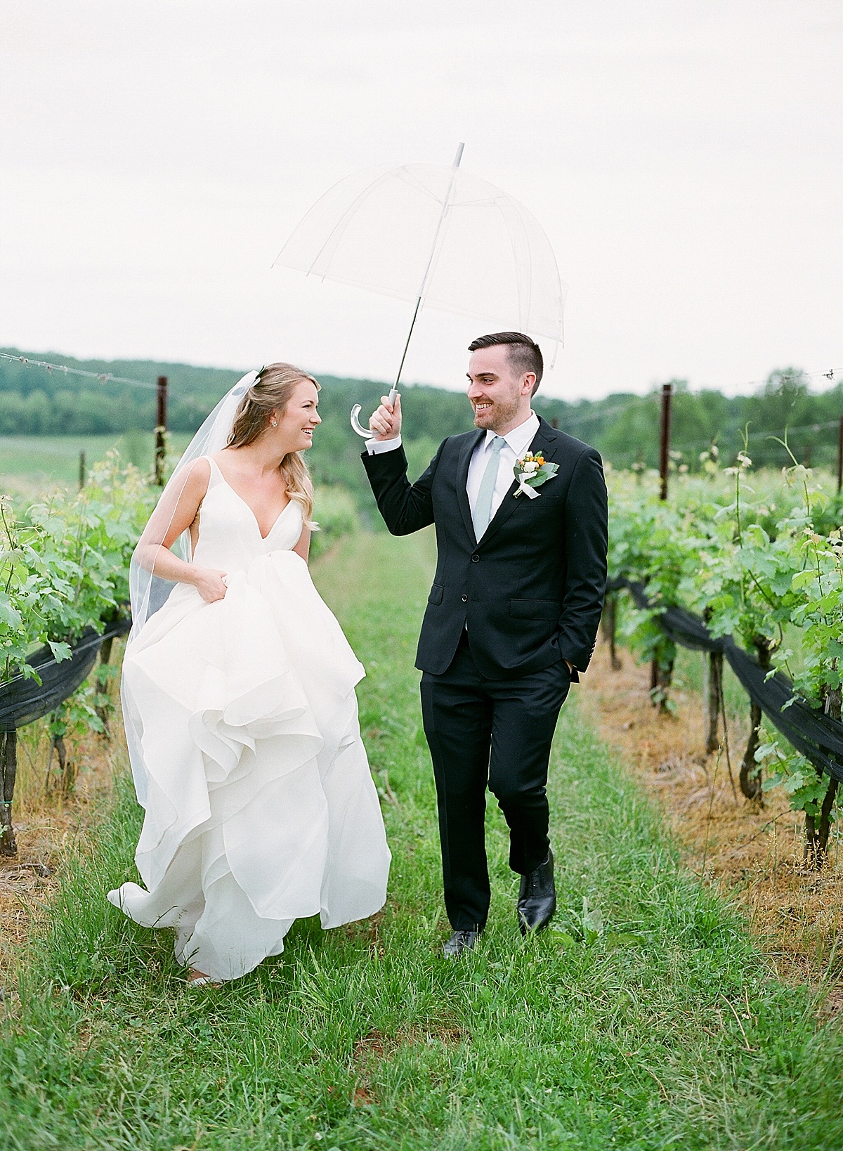 Rainy day Stone Tower Winery wedding | Abby Grace Photography