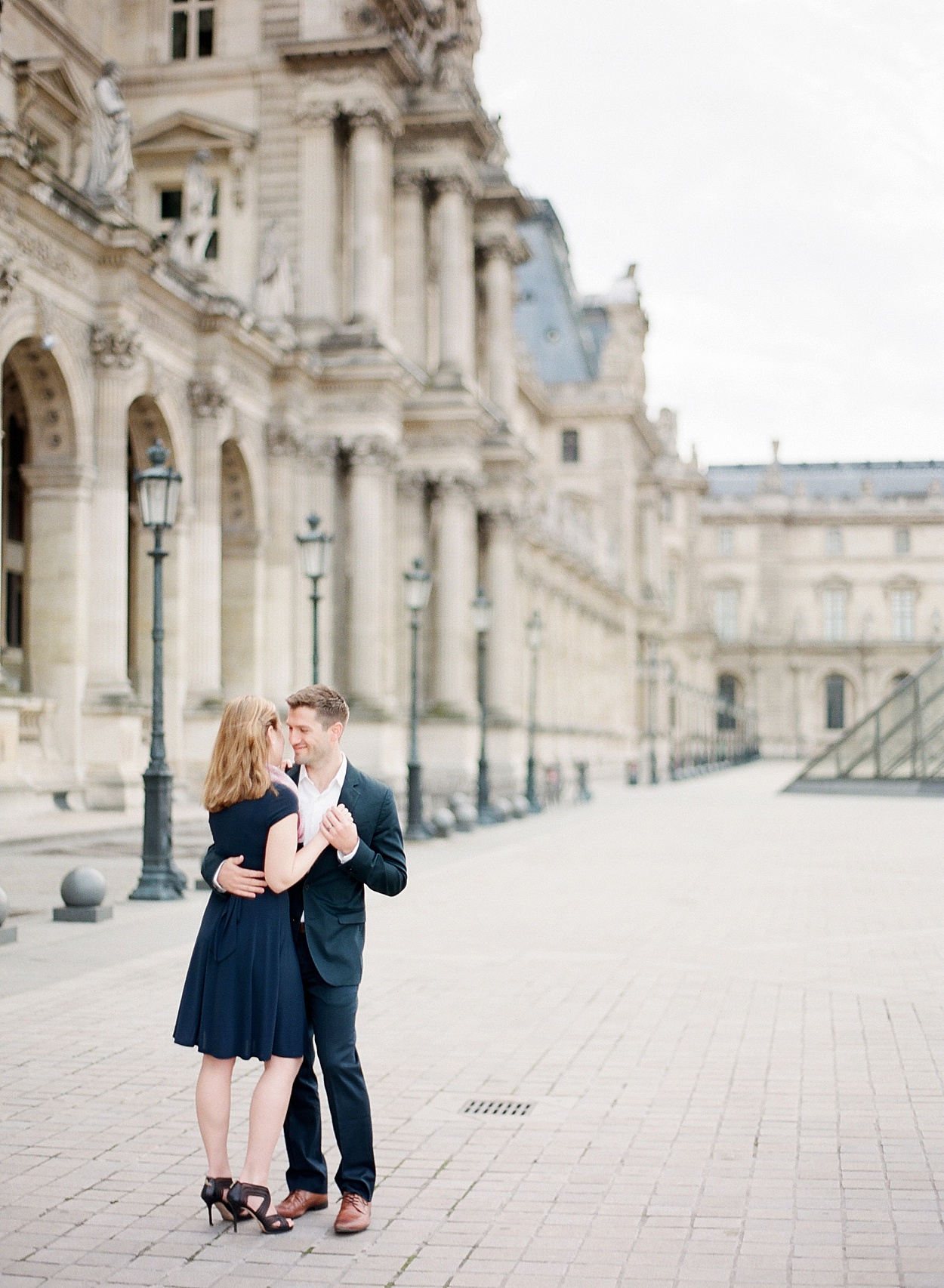 Paris, France anniversary photos | Musée du Louvre | Abby Grace Photography