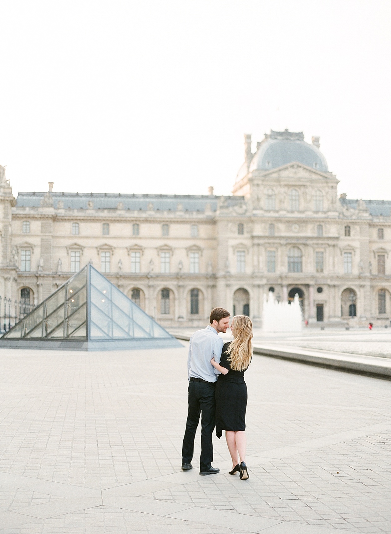 romantic Paris, France portraits at Musée du Louvre | Abby Grace Photography