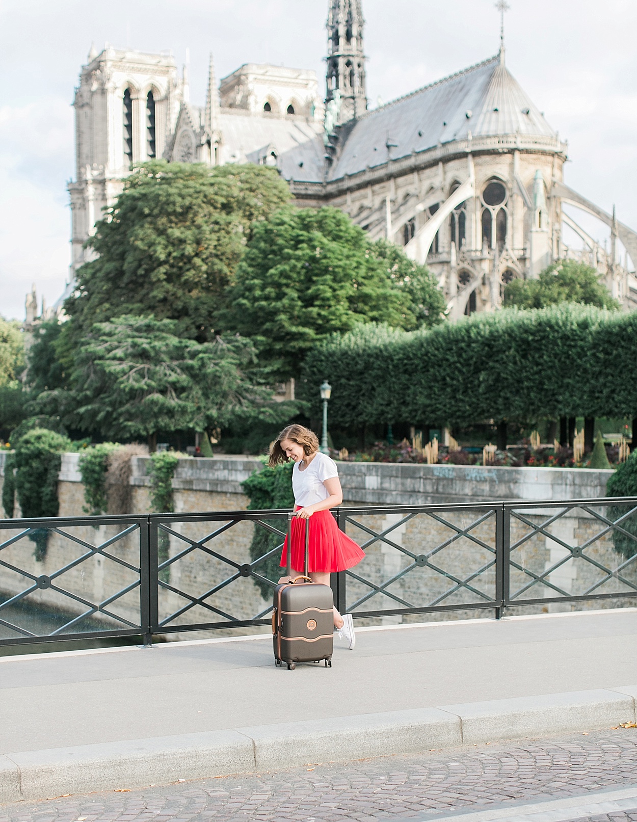 Delsey luggage in Paris | Châtelet Hard+ in chocolate | Abby Grace